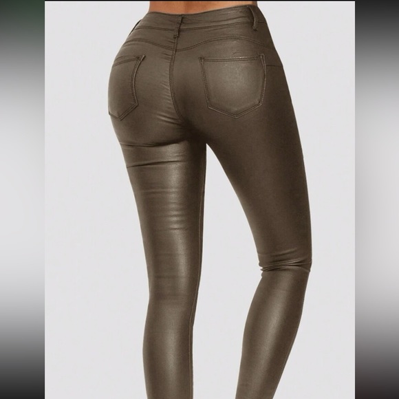 Sexy red thermal sherpa lined vegan leather pants - Picture 11 of 16